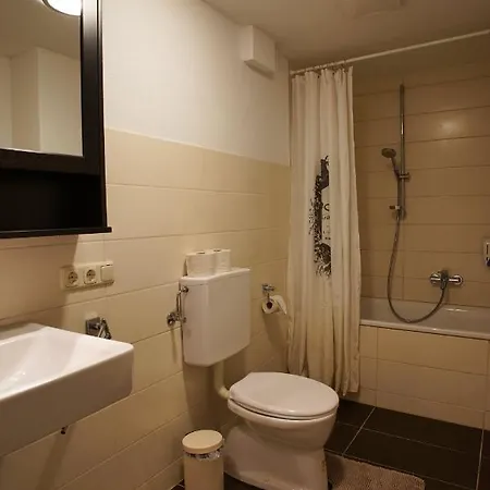 Kristall * Τσελ αμ Ζέε